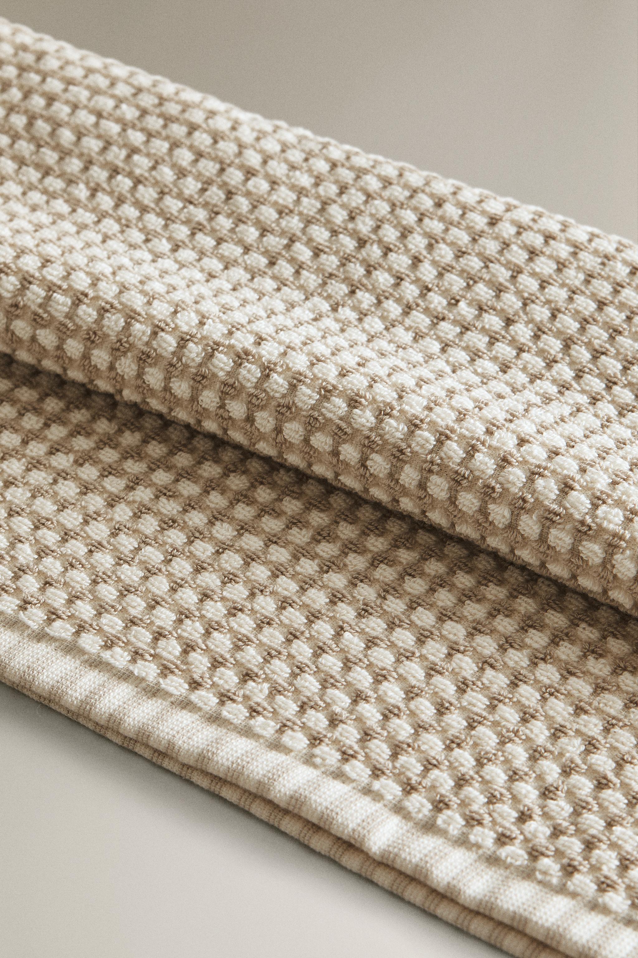 SERVIETTE DE BAIN STRUCTURE PETITS CARREAUX